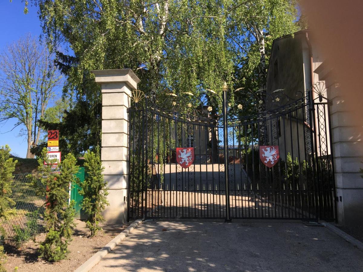 Palac Osowo Gostynskie Εξωτερικό φωτογραφία